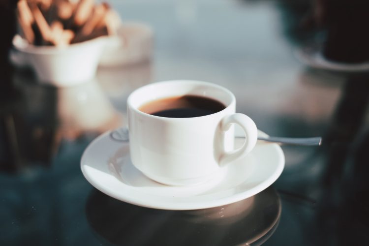 하루 커피 2잔·차 2잔씩 뇌졸중 위험 3분의1 줄인다