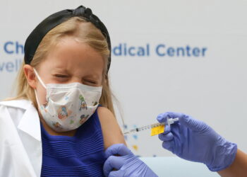 미국서도 고개 드는 '4차 백신 접종론'