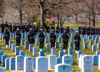 워싱턴DC 알링턴 국립묘지. 남북전쟁 때 숨진 병사들을 비롯해 1, 2차 세계대전, 6.25, 베트남전쟁 희생자들이 묻혀있다. 매년 새해 첫날 미국 대통령과 정부 각료들이 참배한다.