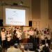 2019년 애틀랜타 한국학교에서 열린 3·1절 기념행사에서 연극에 참가한 학생과 교사들이 무대에서 태극기를 흔들며 3.1절 노래를 부르고 있다.