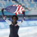 2022 베이징 올림픽 스피드 스케이팅 여자 500m에서 금메달을 딴 미국의 에린 잭슨이 환호하고 있다. REUTERS/Susana Vera