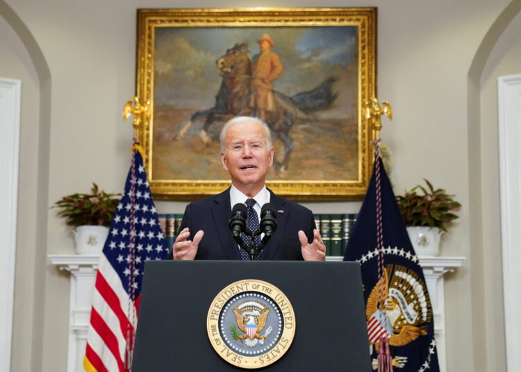 조 바이든 대통령이 백악관에서 대 러시아 억제력과 외교를위한 행정부의 노력에 대해 연설하고 있다. REUTERS/Kevin Lamarque