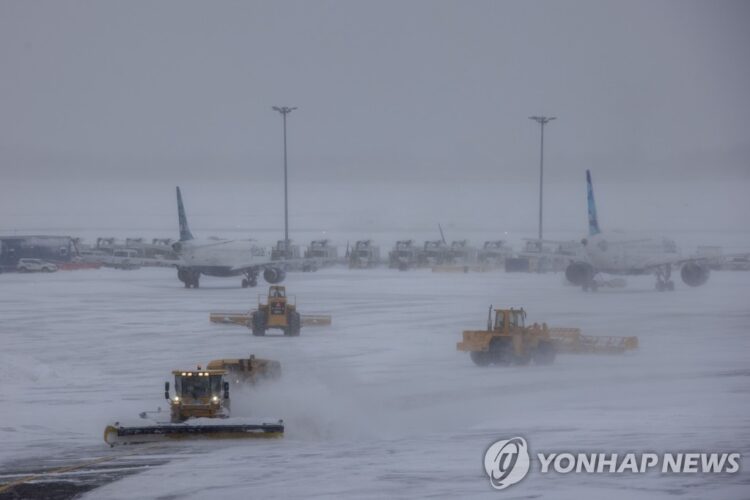 중서부에 눈폭풍… 열차 멈추고 항공기 2100대 결항