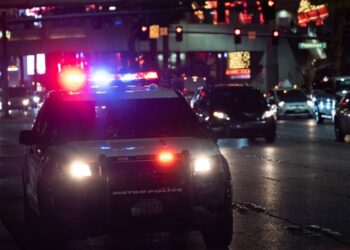 경찰 차량은 경광등 켜고 순찰 애틀랜타 시, 경찰에 권고