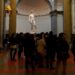피렌체 아카데미아 미술관의 다비드상과 수많은 관람객들. 사진 / 곽노은