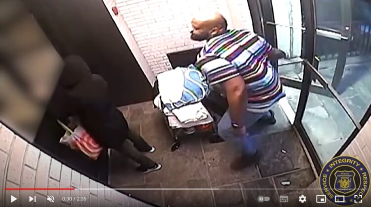 뉴욕에서 귀가하는 60대 여성을 폭행한 용의자
[용커스경찰국 유튜브 캡처]