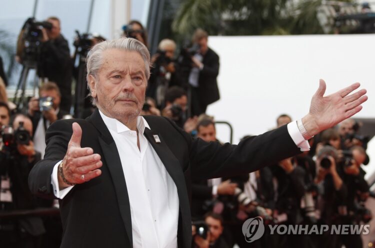 2019년 5월 19일 프랑스 칸 영화제에 모습을 드러낸 배우 알랭 들롱. [연합뉴스 자료사진]