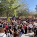 3월 7일 플로리다 윈터파크에서 플로리다 주의회가 유치원에서의 성적 지향·성정체성 교육을 금지하는 법안을 통과시킨 것에 항의하는 학생들의 시위가 벌어지고 있다. Twitter/@ProudTwinkie @mddizornek/via REUTERS