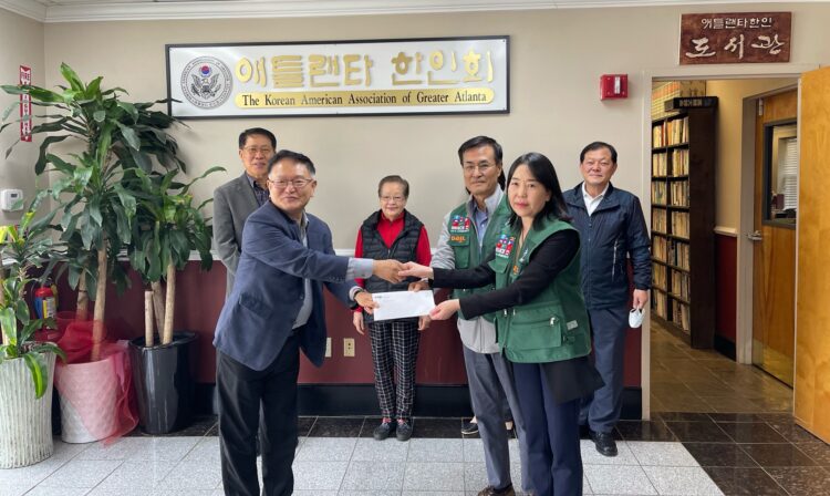 전쟁의 고통 겪어본 한국인이 우크라 도와야 미주다일, 한인회에 성금 전달