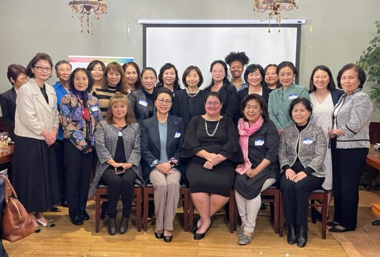 지난 4일 한식당 청담에서 간담회 후 참석자들이기념사진을 찍었다. [코윈 제공]