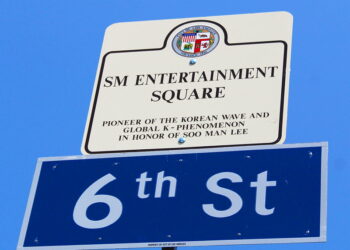 LA 한인타운에 'SM 스퀘어' 표지판 설치됐다