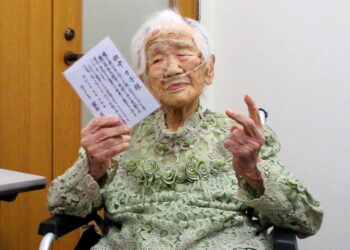 올해 119세로 세계 최고령자였던 일본인 다나카 가네 할머니의 지난해 9월 13일 촬영 사진. 1903년 1월 2일 출생한 다나카 할머니는 지난 19일 노쇠(老衰)로 세상을 떠났다. 고인은 지난해 11월 필리핀의 124세 할머니가 별세하면서 생존한 세계 최고령자로 인정받고 있었다. [후쿠오카현 제공]