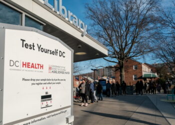 오미크론 변이 퍼지는데 코로나 확산 없는 미국…어떻게?