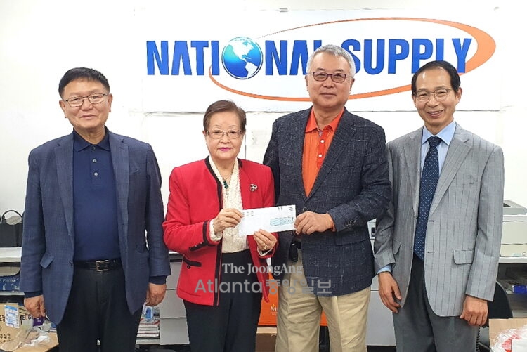 어려운 이웃에 사랑의 마음을 내셔날 서플라이, 패밀리센터에 성금