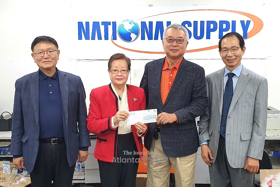 어려운 이웃에 사랑의 마음을 내셔날 서플라이, 패밀리센터에 성금