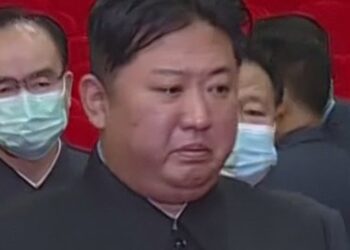 김정은 울었다...'후계수업 스승' 사망에 '노마스크' 조문