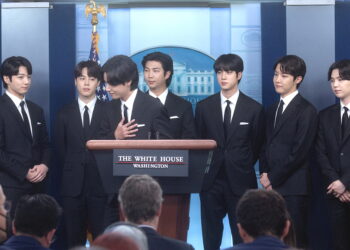 2022년 5월31일 백악관을 방문한 BTS가 기자회견실에서 브리핑을 하고 있다. 사진 / 로이터