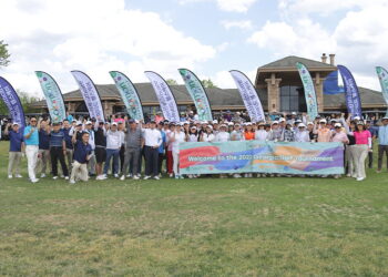 솔로몬 보험그룹이 개최한 지상사 초청 골프대회 참가자들이 단체 기념사진을 찍었다. [솔로몬 보험그룹 제공]