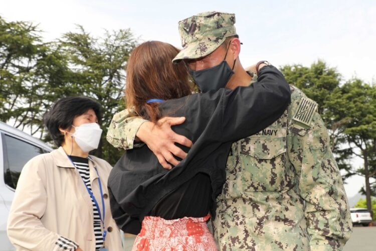 17년만에 헤어진 동생 찾았다...훈련 참가 방한 '입양 한인' 미군