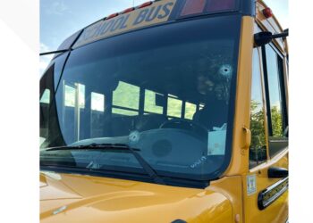스와니 초등학교 버스에 12차례 총격 난사