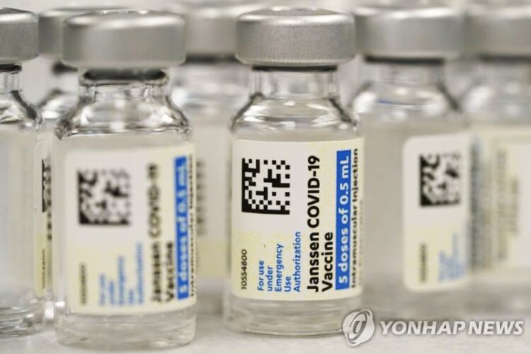 FDA, 얀센 백신 '혈전 부작용' 접종 제한