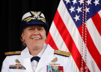 린다 페이건 제독이 2022년 6월 1일 워싱턴의 해안경비대 본부에서 열린 미국 해안경비대 사령관 취임식에 참석하고 있다. 사진 / 로이터
