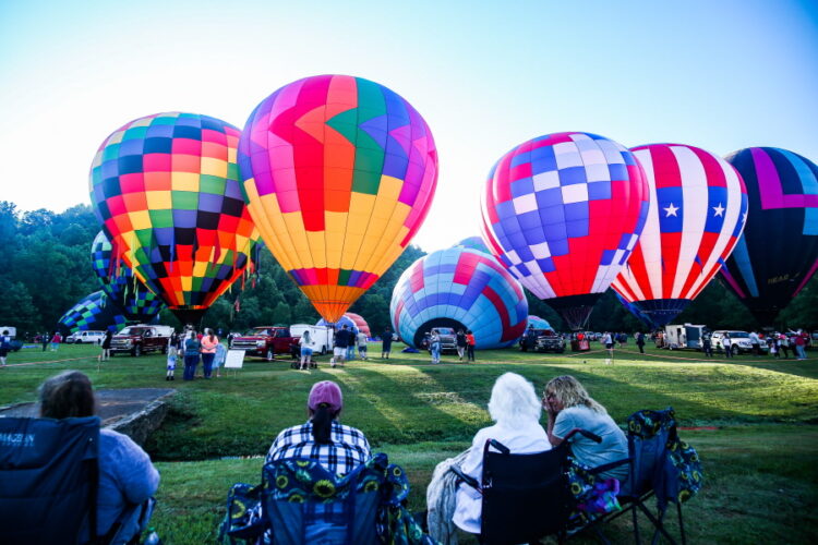 둥그런 풍선 타고 두둥실~주말 헬렌서 ‘열기구 경주대회’