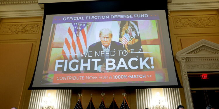 2021년 1월6일의 국회의사당 난입과 관련하여 진행 중인 하원 청문회에서 트럼프 전 미국 대통령의 권유 광고가 증거로 제시되고 있다. 사진/ 로이터