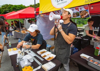 복 주머니에 한국 맛 채워요 팝업 스토어 '복' 화제몰이 한인 부부