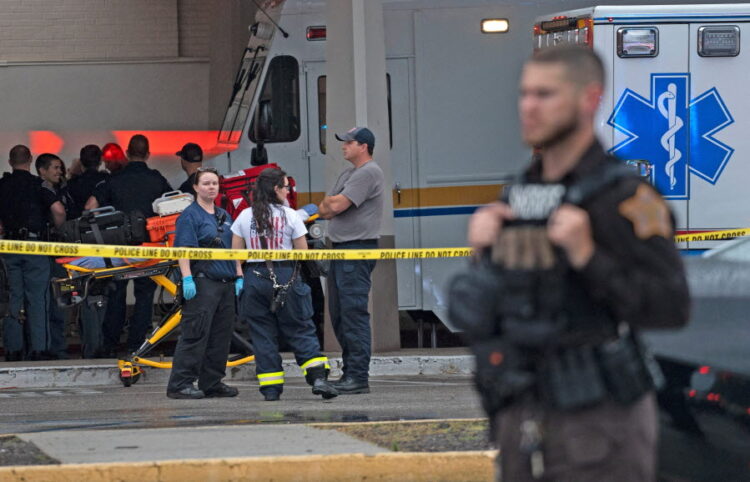 인디애나 쇼핑몰서 총기난사…범인 등 4명 사망·2명 부상