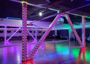 스와니 PK댄스 문화센터는 넓은 댄스 플로어를 확보하고 있다.