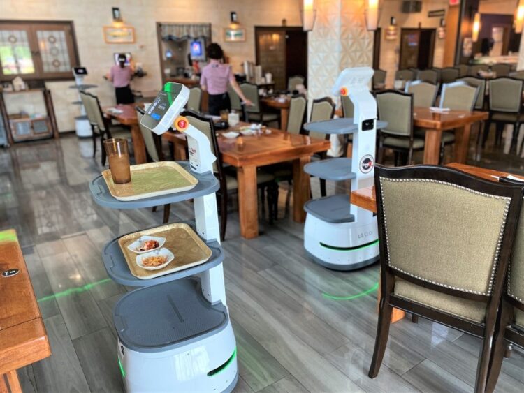 어~, 로봇이 음식 나르네 한식당에 서빙 로봇 등장