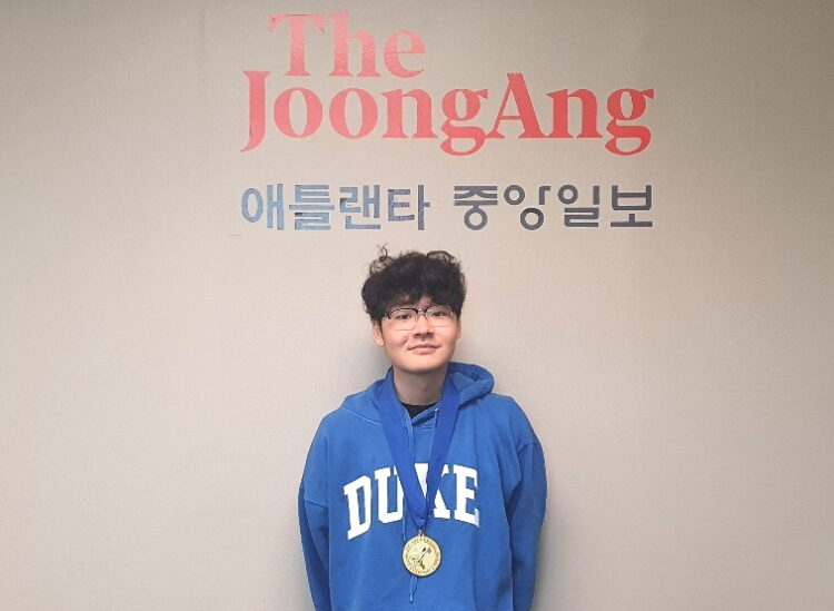 글쓰는 의사가 되고 싶어요 2022 스콜라스틱 아트 & 라이팅 어워드 우승 이진우군