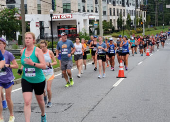 78세 김승배씨 10km 55분에 달렸다...빅피치 시즐러 10K 마라톤