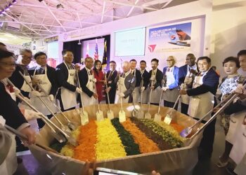 2022 코리안페스티벌의 개막식을 장식한 비빔밥 퍼포먼스. 약 200인분 이상의 양이 준비됐다. 사진 / 윤지아 기자