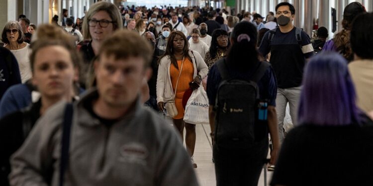 노동절 연휴가 시작되는 3일 애틀랜타 하츠필드 공항이 승객들로 붐비고 있다. 사진 / 로이터