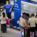 애틀랜타 하츠필드 공항에서 승객들이 수하물 체크인을 하고 있다. 사진 / 로이터