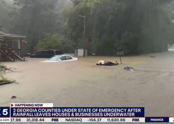조지아 북서부 지역에 기록적인 돌발 홍수가 발생, 자동차와 도로가 물에 잠겼다. 사진 / Foxnews보도화면 캡처