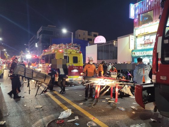 이태원서 '핼러윈 인파' 압사사고... 사상자 100여명 이상 추정