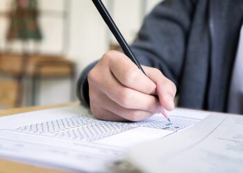 고교서 '여성만 임신 가능'에 오답처리