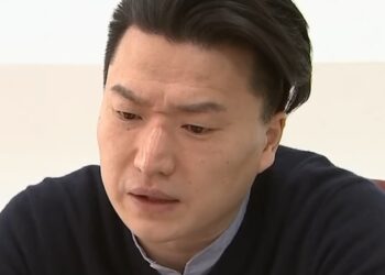 추방 입양인 아담 크랩서, 결국 한국 떠났다… '신송혁'이 된 '신성혁'씨 비극