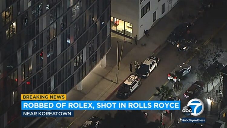 LA 한인타운의 고급 아파트 앞에서 황실 후손의 차량 운전자가 강도의 총격으로 중태에 빠졌다. 사진 / abc 뉴스 보도 영상 캡처