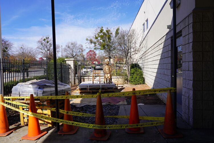 한인회관에서 보관 중인 제2소녀상. 윤지아 기자