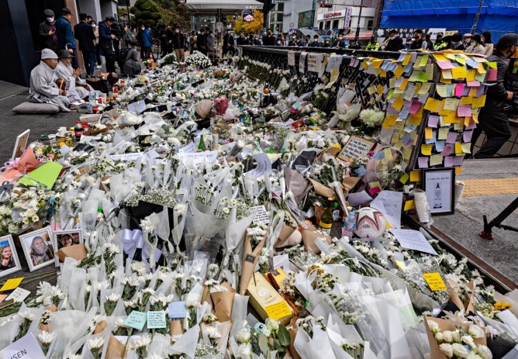 참사 현장서 수십명 살리고 사라진 외국인 의인 있었다