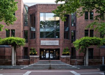 명문 MBA, 온라인 코스 신설 '붐'…와튼스쿨도 합류