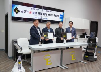 (왼쪽부터)제임스 방 이사, 스캇 윤 이사, 윌 왕 CTO, 티 쉔 CEO. 사진 / 윤지아 기자