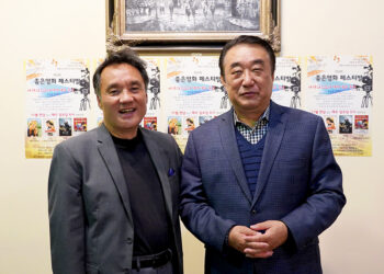 제임스 송 페스티벌 후원회장(왼쪽)과 최진묵 목사. 사진 / 윤지아 기자