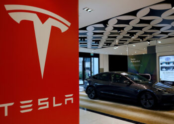 FILE PHOTO: A Tesla model 3 car is seen in their showroom in Singapore October 22, 2021. Picture taken October 22, 2021. REUTERS/Edgar Su/File Photo