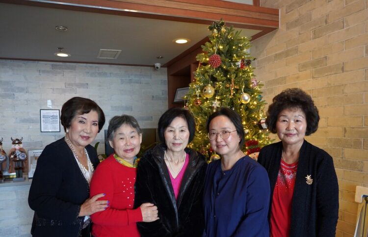 김경자(왼쪽 첫 번째) 협회 회장과 임원들이 한자리에 모였다. 윤지아 기자