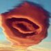 튀르키예 부르사 상공에 나타난 UFO 모양의 구름. 로이터.